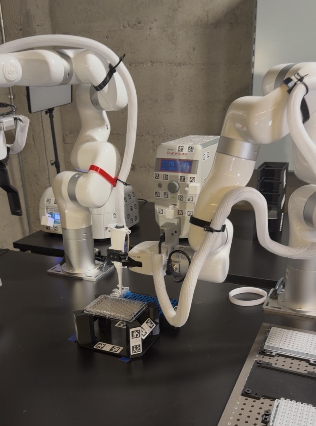 Robotic arms preparing a well plate during a MIKMAK run